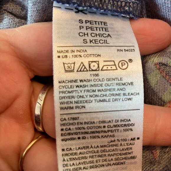 NWOT flannel 2 pc. pj set Xmas animals in hats: dogs, cats, iguanas runs big - Picture 12 of 13